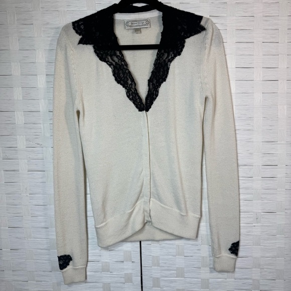 Beyond Vintage Cream Snap Closure with Lace Detail Lightweight Sweater Size S - Picture 2 of 13